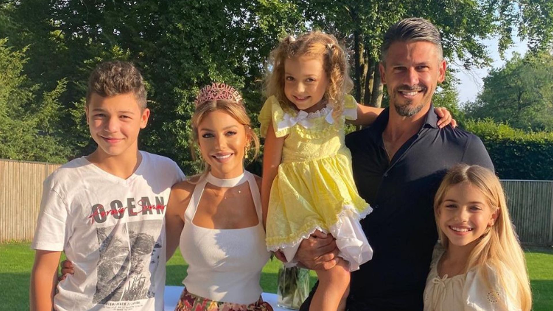 La polémica se originó porque el hijo mayor de Evangelina se llama Bastian igual al jugador alemán. Foto: Infobae