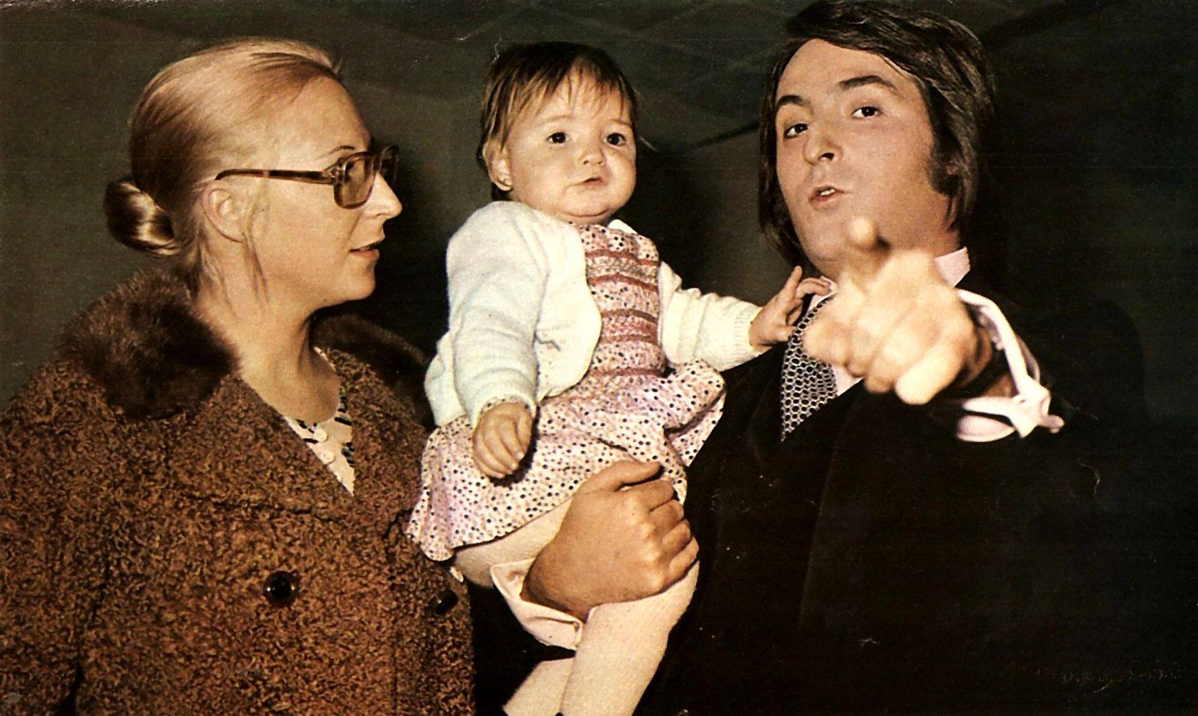 María Amparo tenia apenas un año cuando su padre murio. Foto: Facebook nino bravo