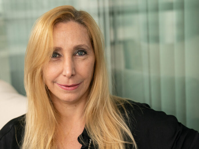 Karina Milei sonriendo