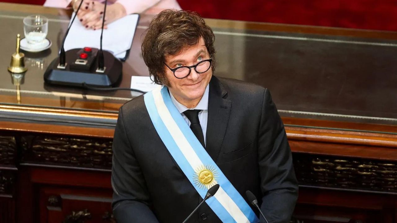 Imagen de Milei anuncia un primer trimestre de superávit financiero en Argentina desde 2008