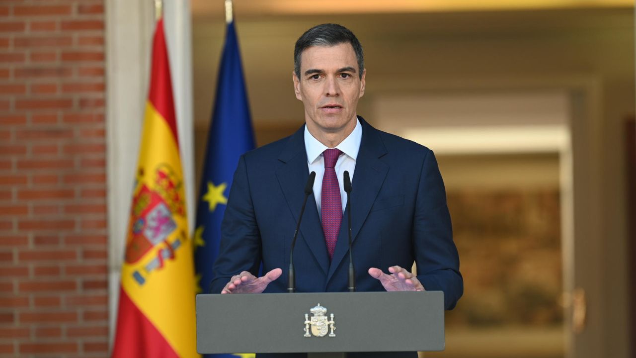 Pedro Sánchez decide seguir al frente del Gobierno español 'con más fuerza si cabe' Imagen de Pedro Sánchez decide seguir al frente del Gobierno español 'con más fuerza si cabe'