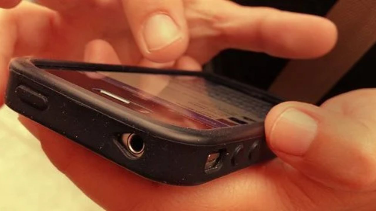 Imagen de ¿Qué pasa con los celulares hoy?, ¿es cierto que se deben apagar por la radiación del eclipse?
