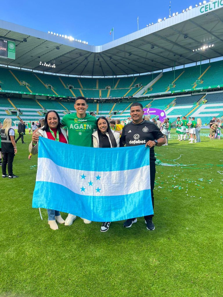 Fotos de la celebración de Luis Palma con el Celtic.