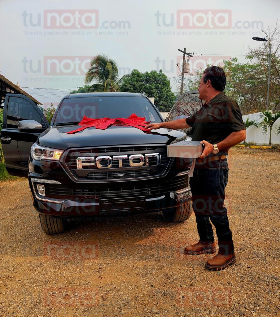 Foto de la troca regalada al hondureño.