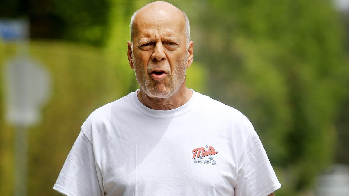 Bruce Willis vistiendo ropa deportiva