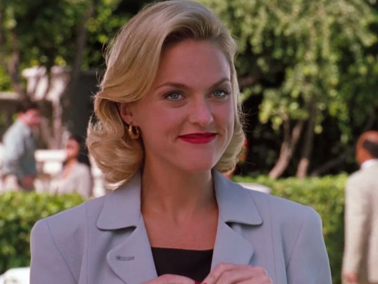 Elaine Hendrix sonriendo