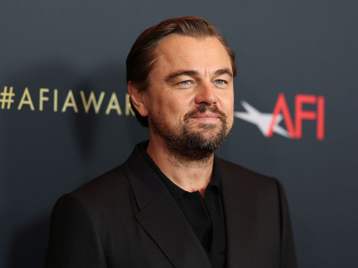 Leonardo DiCaprio posando en algún estreno de pélicula
