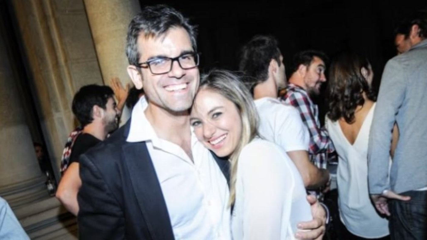 Mariana Derderián y Francisco Aravena abrazados y sonriendo