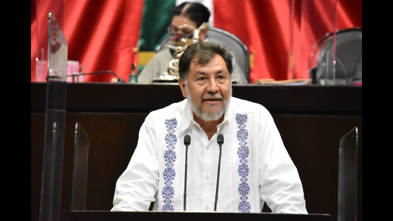 Gerardo Fernández hablando en conferencia