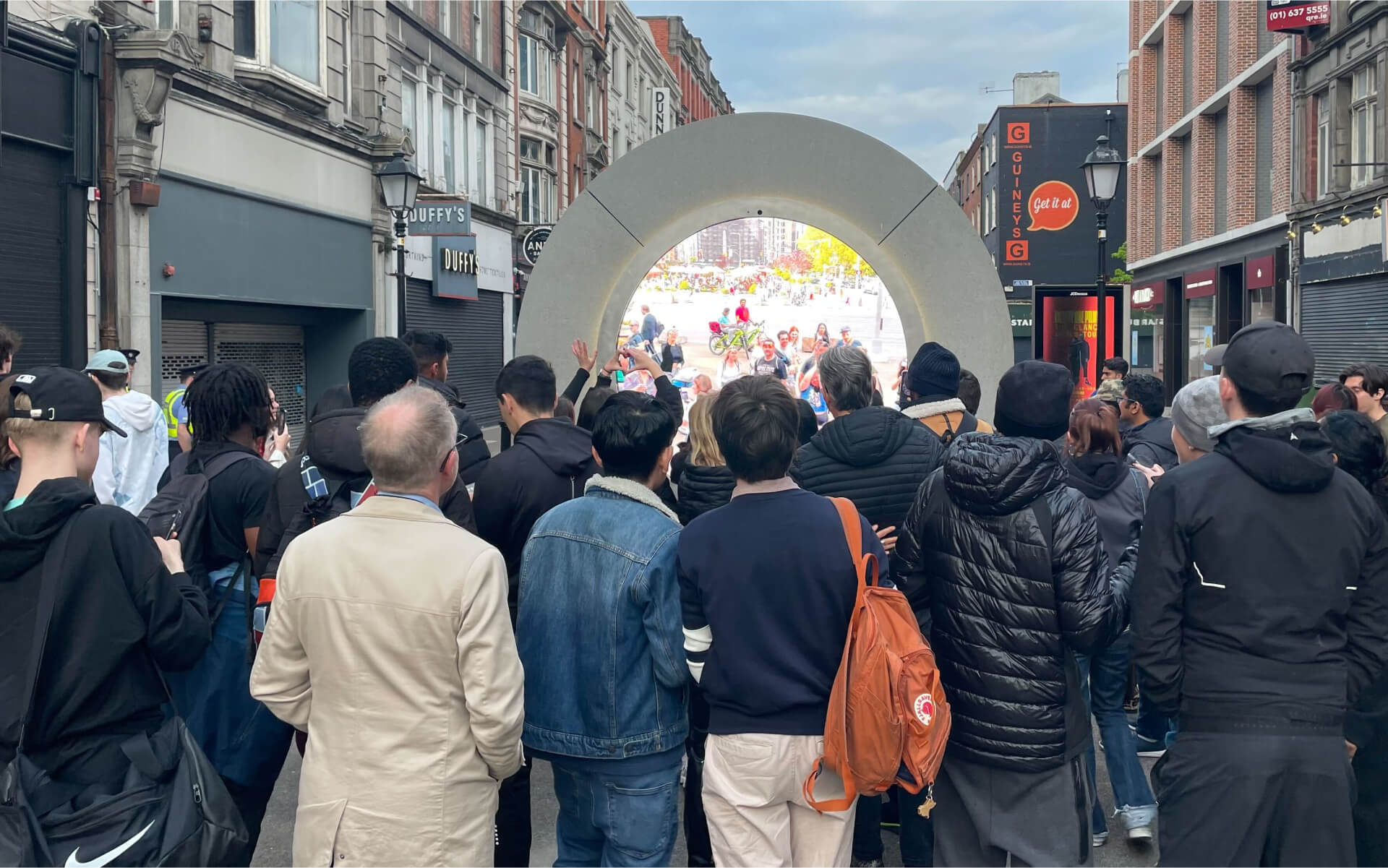 habitantes de Dublín disfrutando de la transmisión en vivo del portal flash