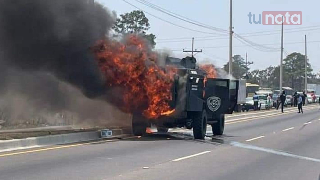 Se quema un Black Mamba de la Policía Nacional de Honduras Imagen de Se quema un Black Mamba de la Policía Nacional de Honduras