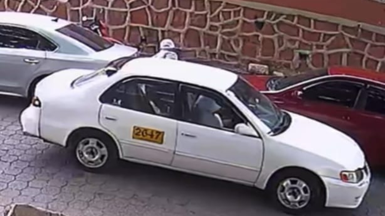 Captan a hombre robando batería a un carro en populosa colonia de Tegucigalpa Imagen de Captan a hombre robando batería a un carro en populosa colonia de Tegucigalpa