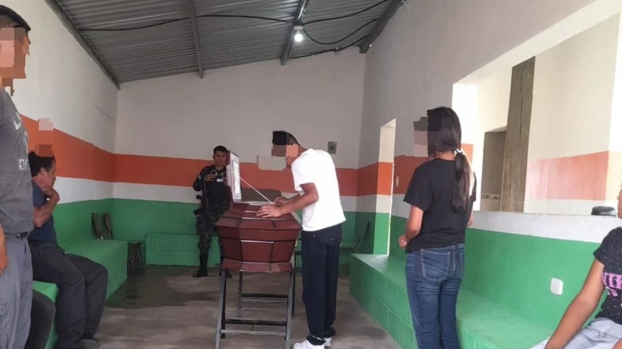 Imagen de Llevan ataúd a penitenciaria hondureña para que reo despida a su padre