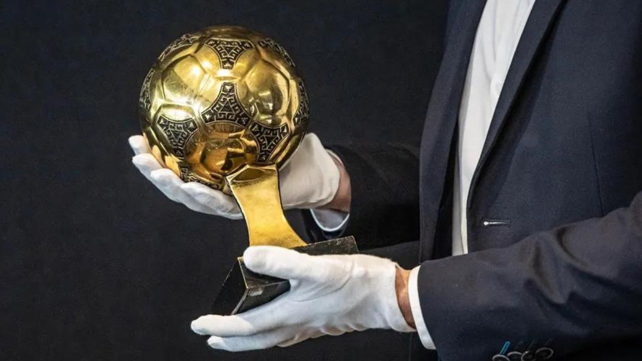La casa de subastas suspende la venta del Balón de Oro mundialista de Maradona Imagen de La casa de subastas suspende la venta del Balón de Oro mundialista de Maradona