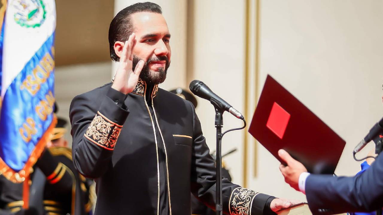 Imagen de Nayib Bukele es investido para un segundo mandato consecutivo en El Salvador
