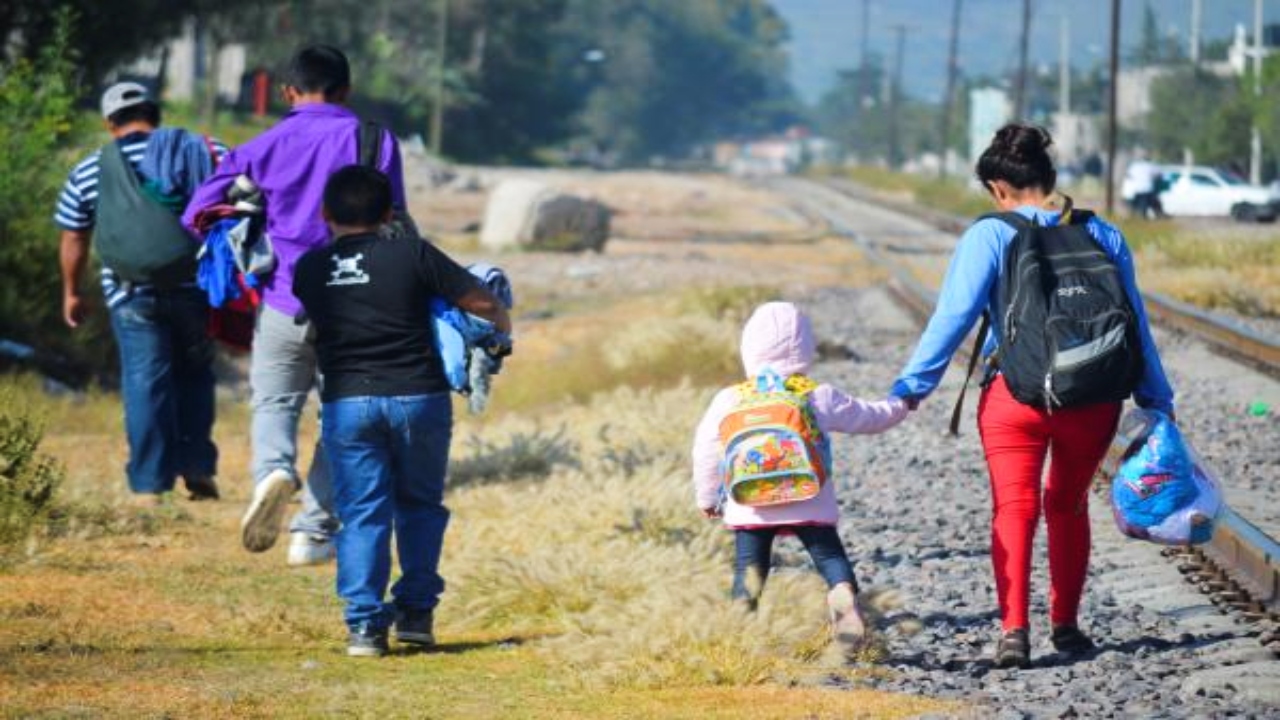 Imagen de Niñez migrante en tránsito por El Paraíso expone los peligros de la ruta a EE.UU.