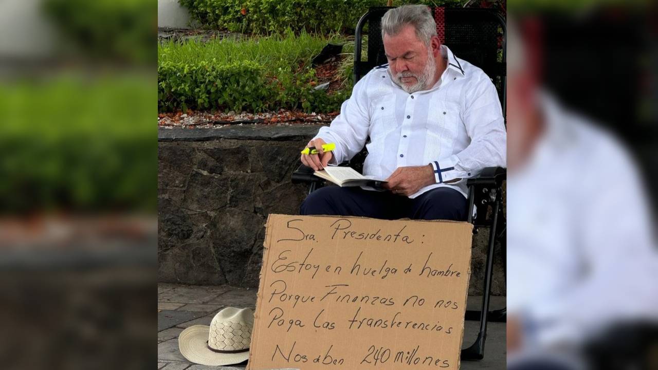 Alcalde Roberto Contreras en huelga de hambre para exigir fondos municipales Imagen de Alcalde Roberto Contreras en huelga de hambre para exigir fondos municipales