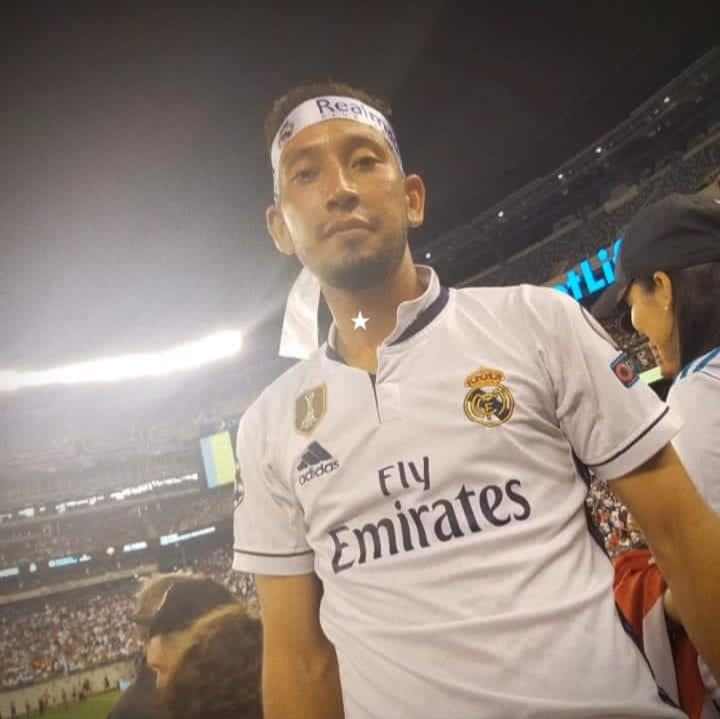 hombre en estadio