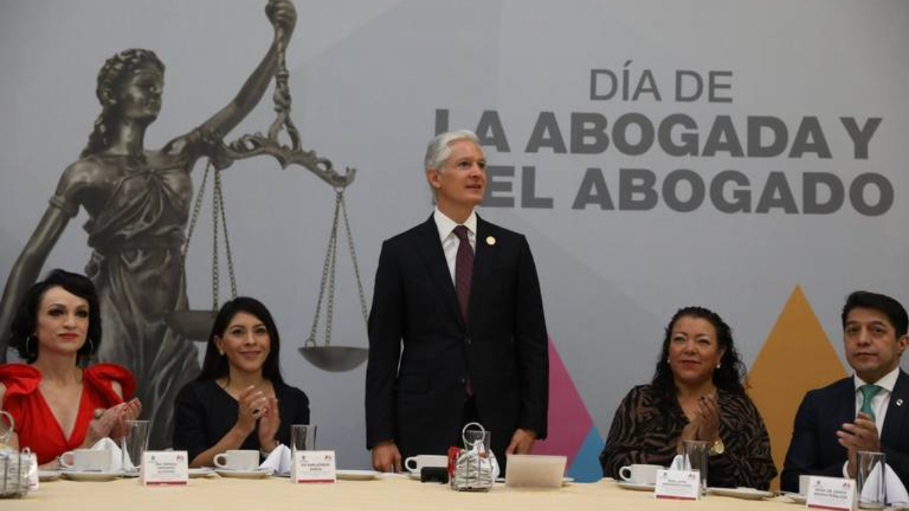 abogados en conferencia