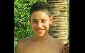 Linda Yepes antes y después cuando era niño en la playa