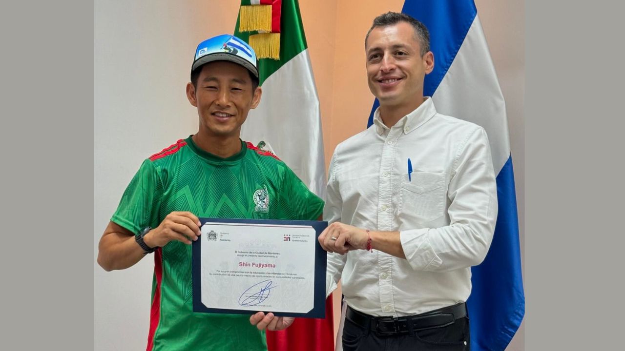 Imagen de Alcalde de Monterrey entrega reconocimiento a Shin Fujiyama