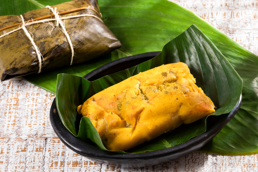 Tamales envueltos en hojas de mata de plátano