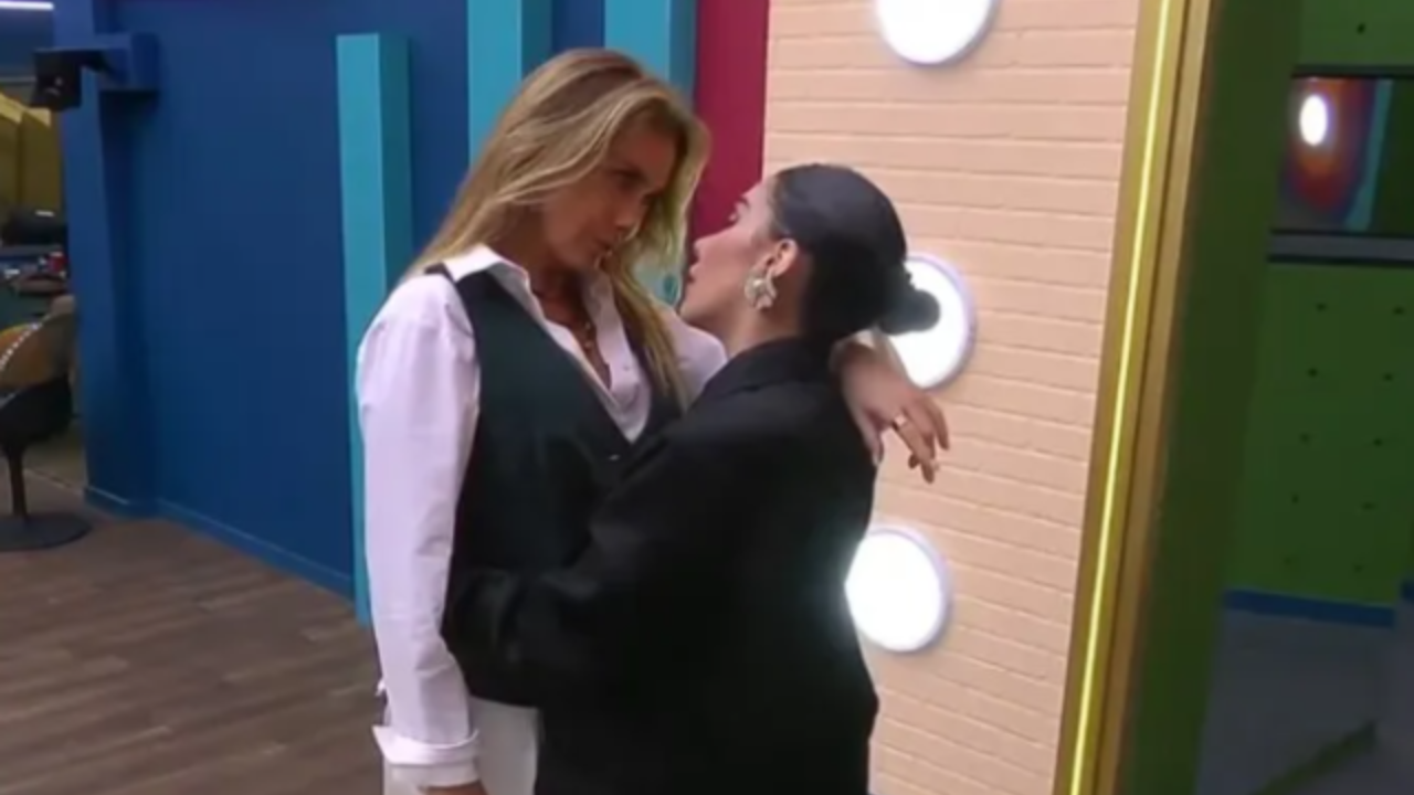¿Sabine Moussier se besó con Karime Pindter en La Casa de Los Famosos? Imagen de ¿Sabine Moussier se besó con Karime Pindter en La Casa de Los Famosos?