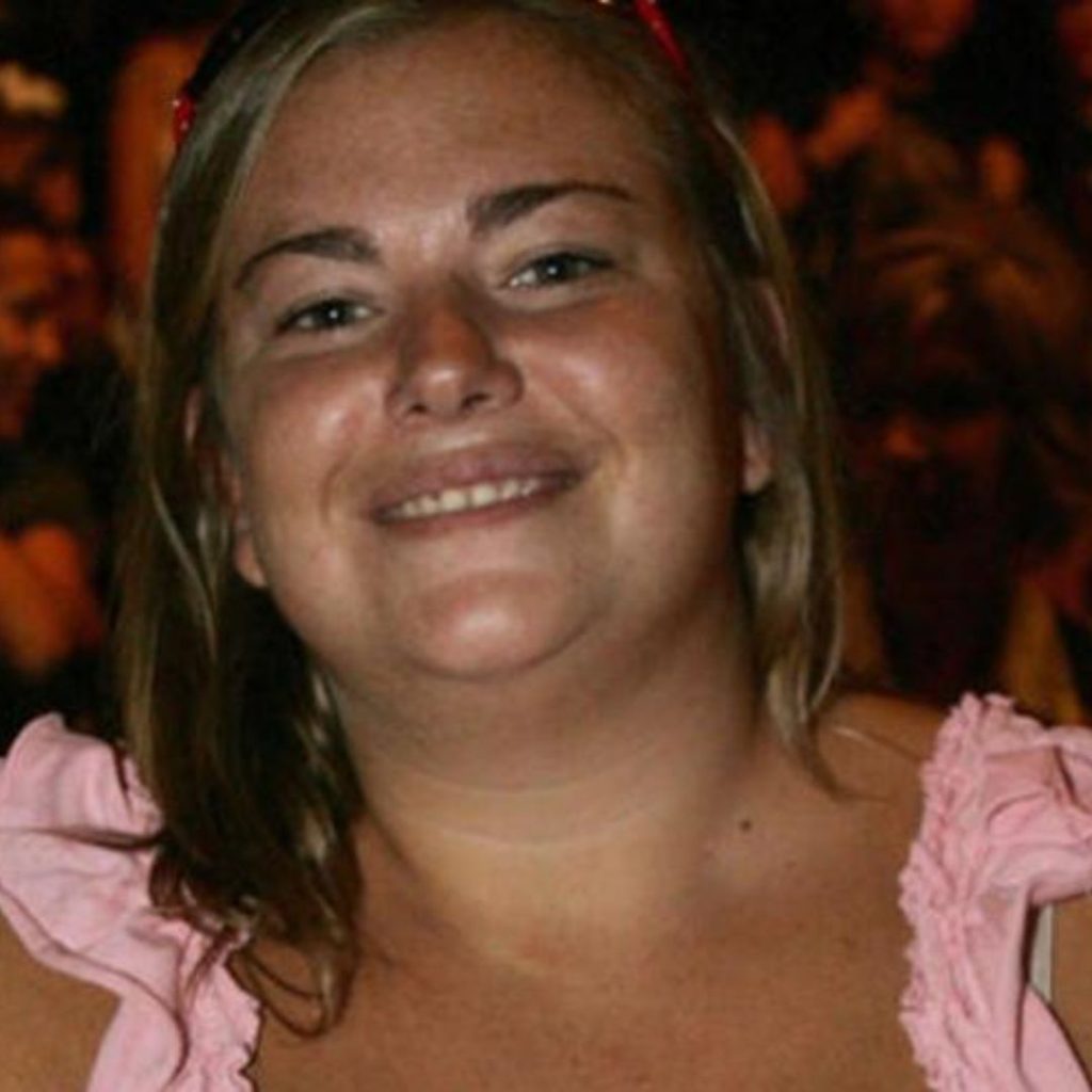 Caritina Goyanes coon blusa rosa.