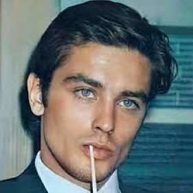 Foto de joven del actor Alain Delon