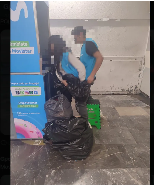 Foto de los empleados de Movistar en el metro de México 