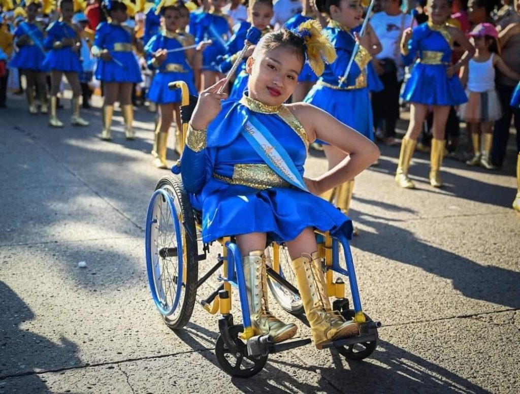 Inclusión destaca en los desfiles del 203 aniversario de Independencia ...