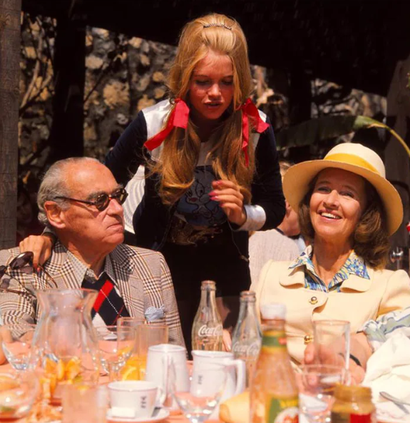 Foto de Gunilla von Bismarck junto a sus padres