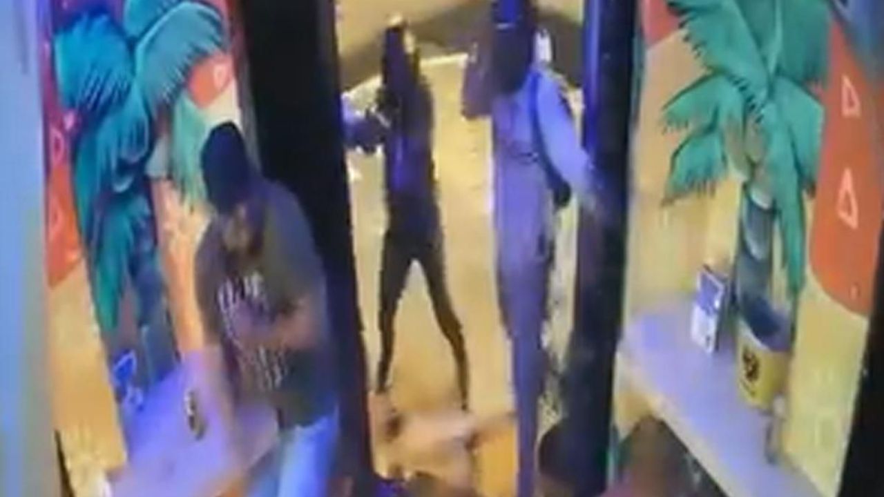Imagen de Video muestra momento cuando le quitan la vida a DJ en un bar