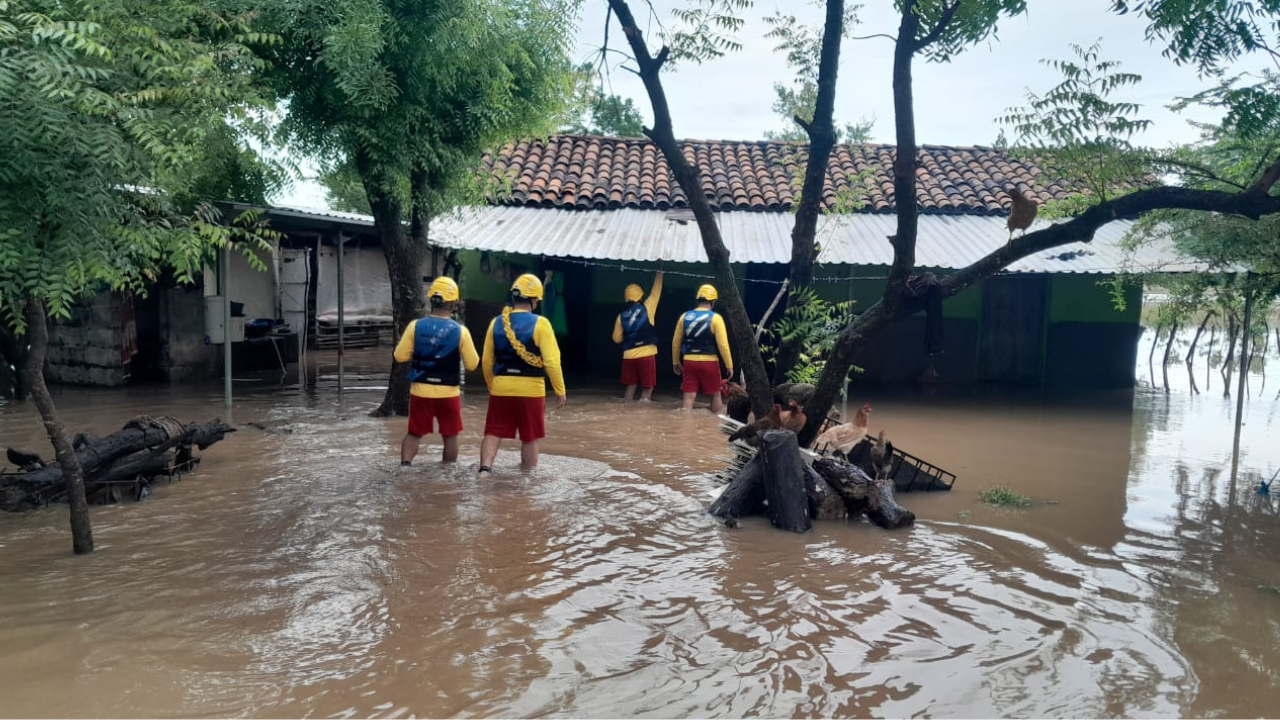 Al menos 6 comunidades incomunicadas por desbordamiento de quebradas en Choluteca Imagen de Al menos 6 comunidades incomunicadas por desbordamiento de quebradas en Choluteca