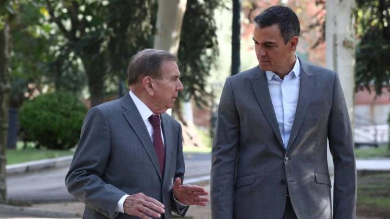 Imagen de Sánchez recibe a Edmundo González tras pedir el Congreso que reconozca su victoria