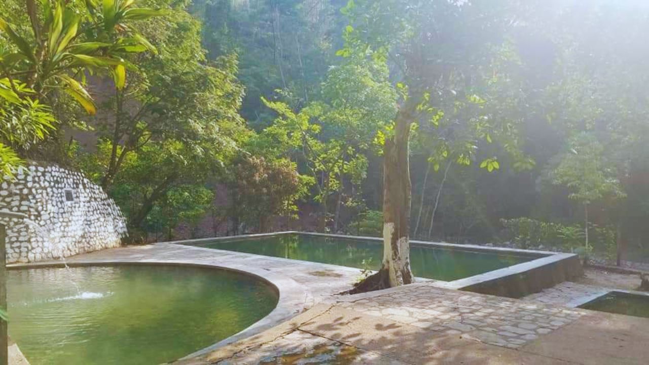 Aguas Termales Suyapa es un lugar con 3 piscinas de agua cristalina, en medio del bosque verde.