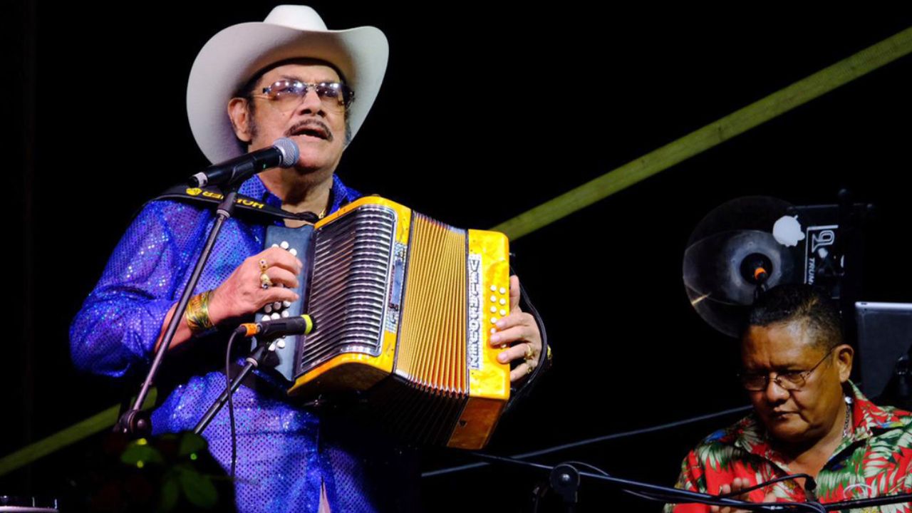 Aníbal Velásquez cantante colombiano.