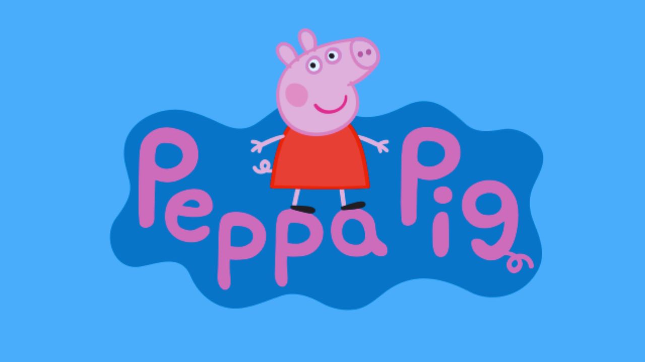 Peppa Pig color rosado y un fondo azul.