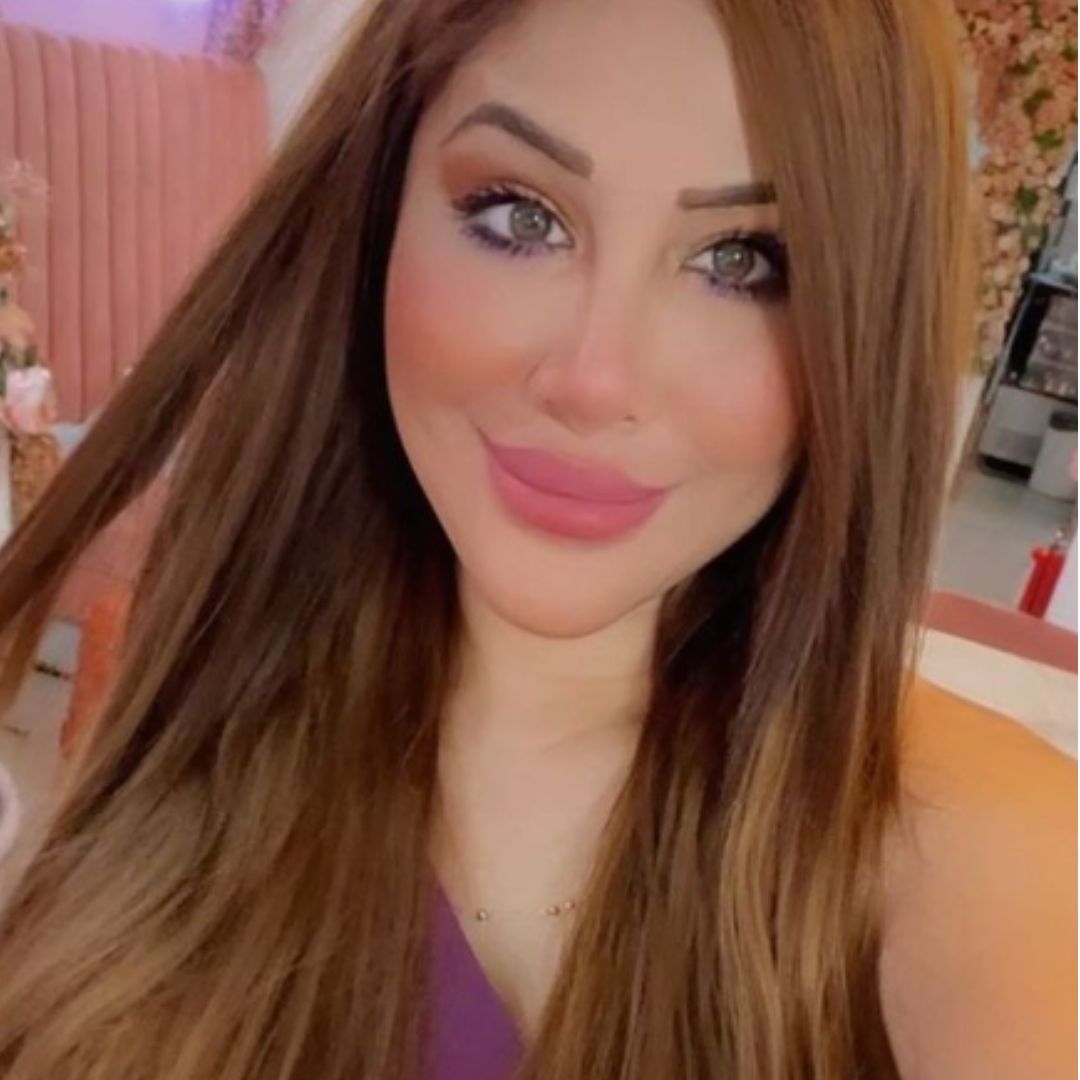 foto de la La Barbie Regia con blusa morada. 