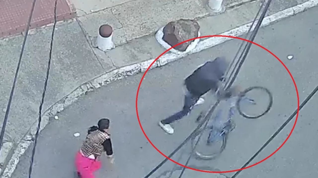 Imagen de Delincuente muerde a mujer para robarle el celular