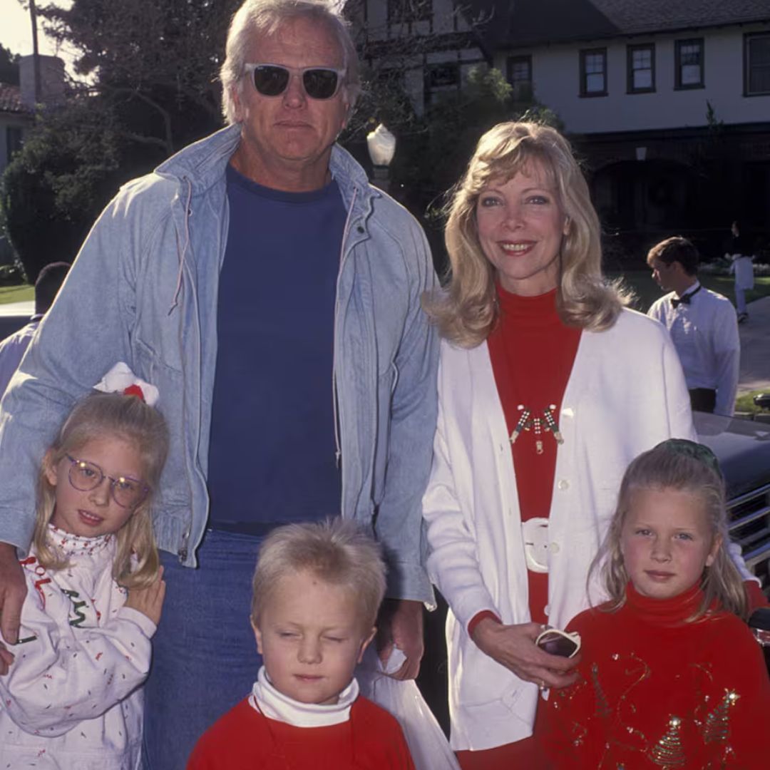 Ron Ely con su esposa Valerie Lundeen y sus tres hijos: Kirsten, Kaitland y Cameron.