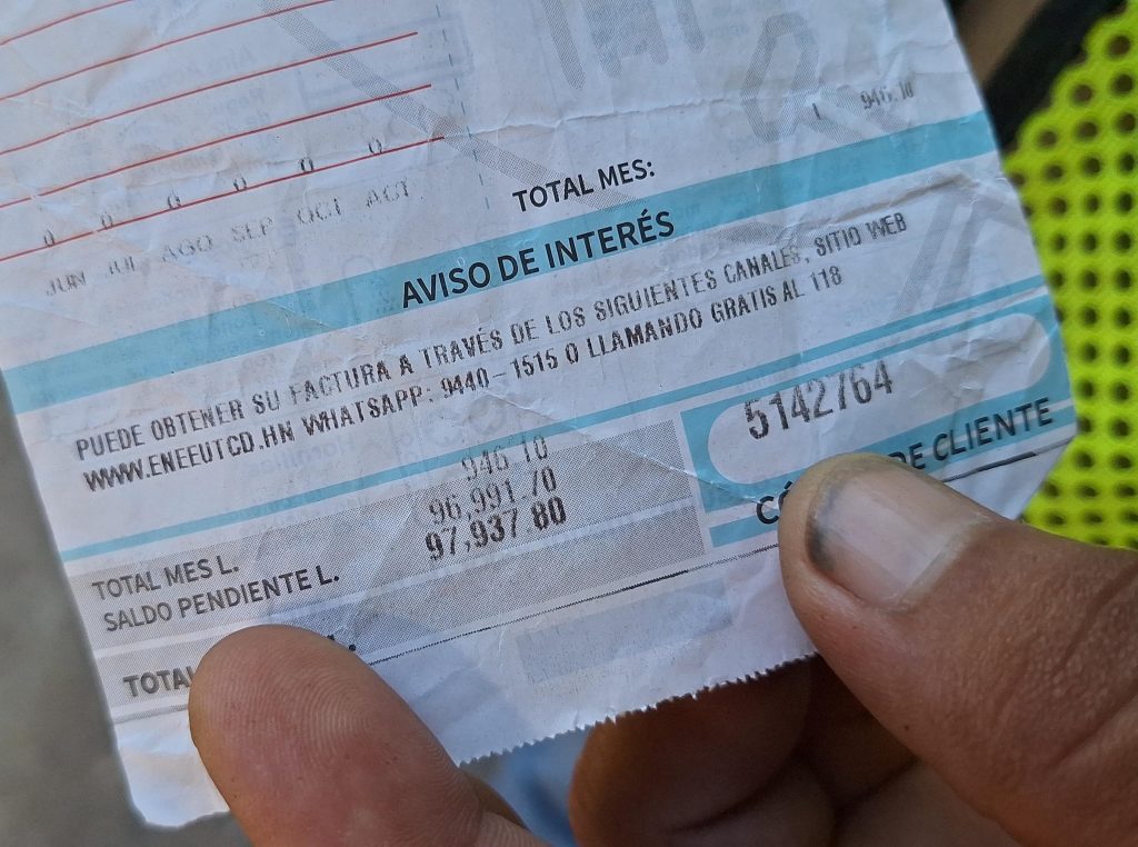 Hondureño factura eléctrica
