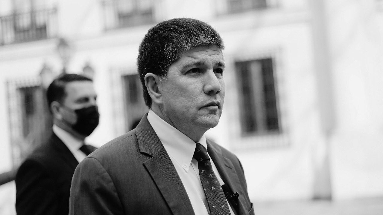 Una foto de blanco y negro de Manuel Monsalve. 