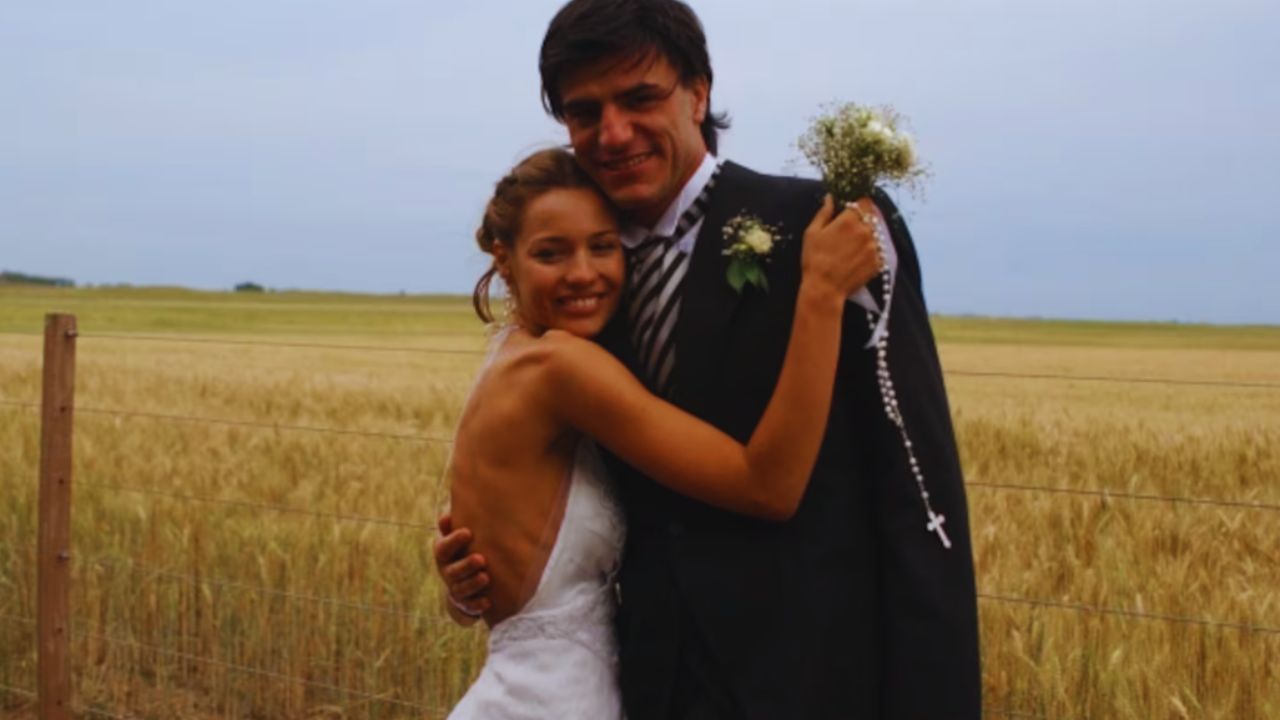 Foto de Pampita Ardohain y exparejas Martín, vestidos para su boda.