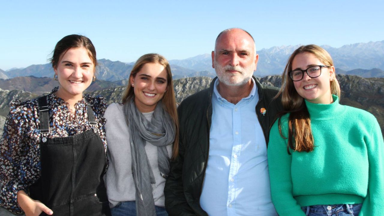 Chef José Andrés con sus tres hijos