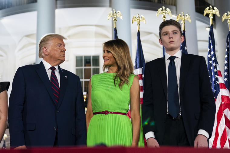 Foto de Donald Trump, junto a Melania y su hijo Barron 