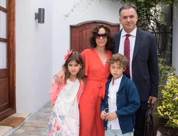 Foto de la familia de Yamandú Orsi 
