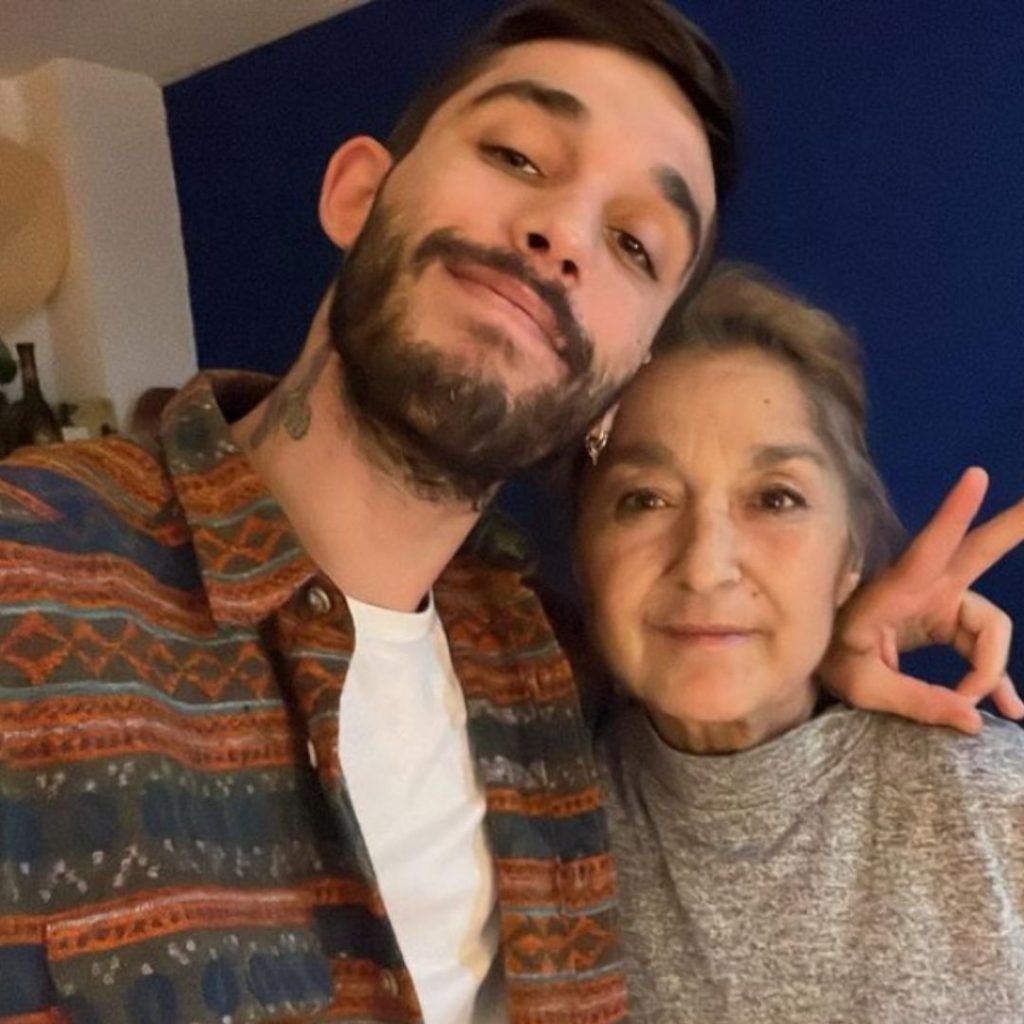 Víctor Elías era un hijo muy apegado a su madre, aunque murió en el 2022.