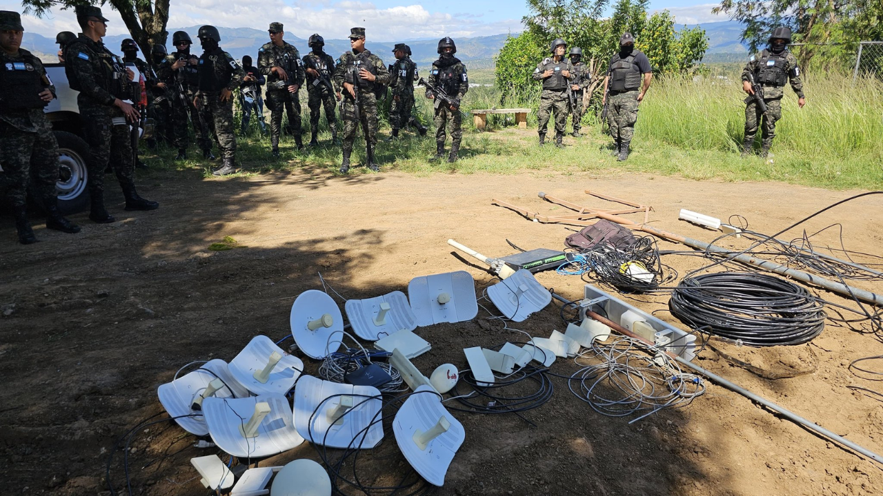 Desmantelan antenas que enviaban internet al Centro Penal de Támara Imagen de Desmantelan antenas que enviaban internet al Centro Penal de Támara