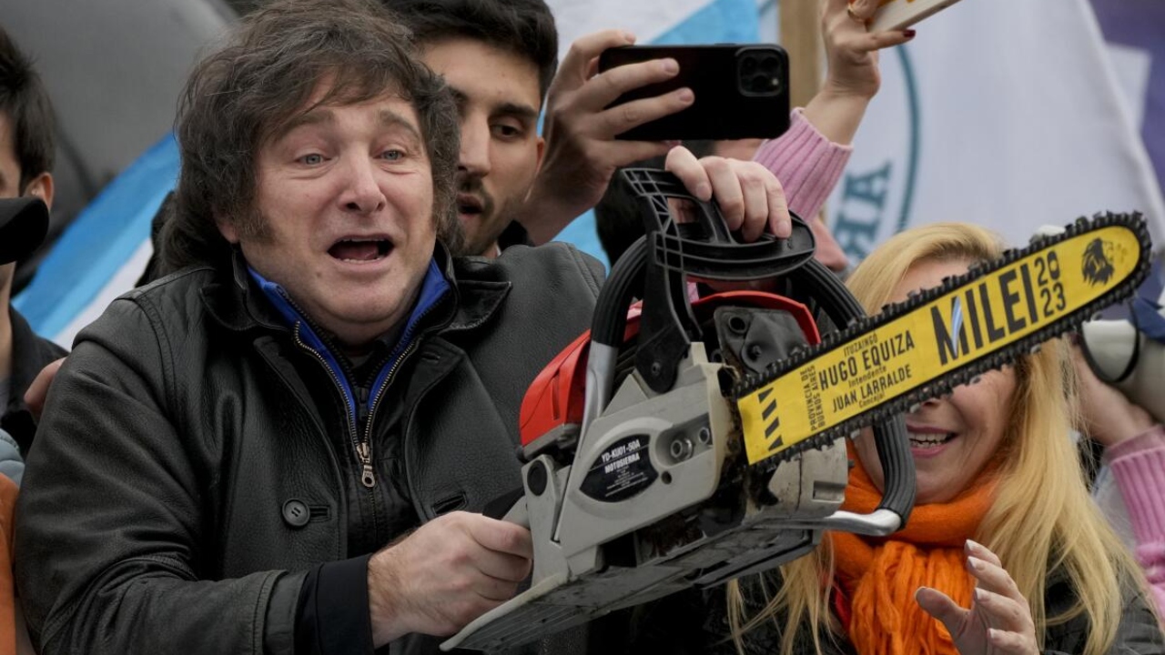Milei dice que seguirá con su 'motosierra' en Argentina en 2025 Imagen de Milei dice que seguirá con su 'motosierra' en Argentina en 2025
